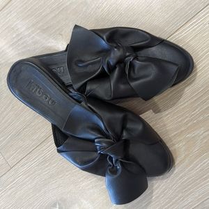 Little burgundy Hibou black bow Loafers size 6.5